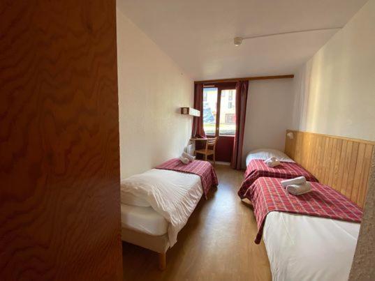 Le Nabias 1450 Hotel Génos Esterno foto